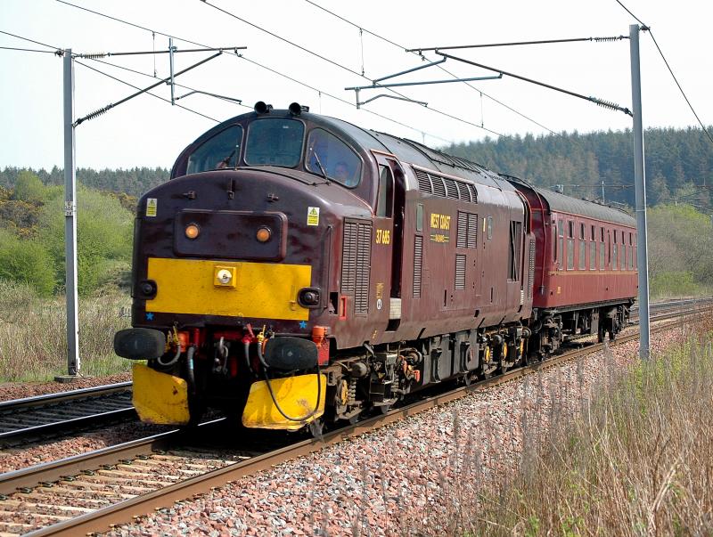 Photo of 37685 heads north at Cartland on Good Friday 2011.