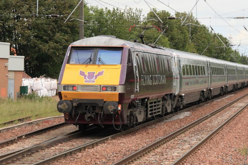 Photo of 91101 in Flying Scotsman livery