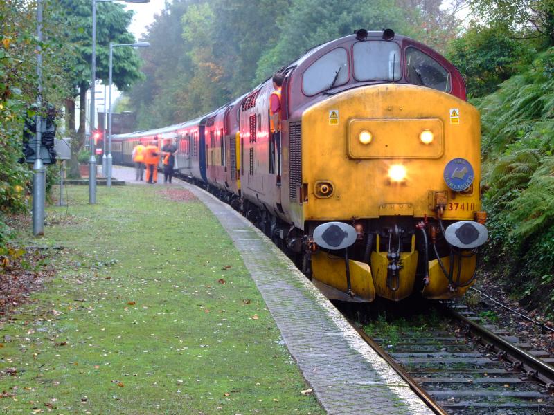 Photo of 37410 and 37417 at Helensburgh Upper