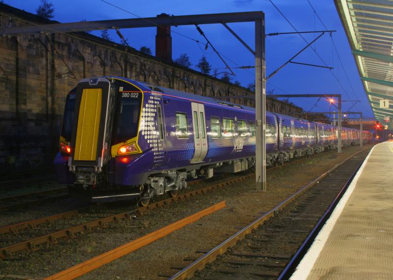 Photo of 380022 380115 1Z80 140611 Carlisle