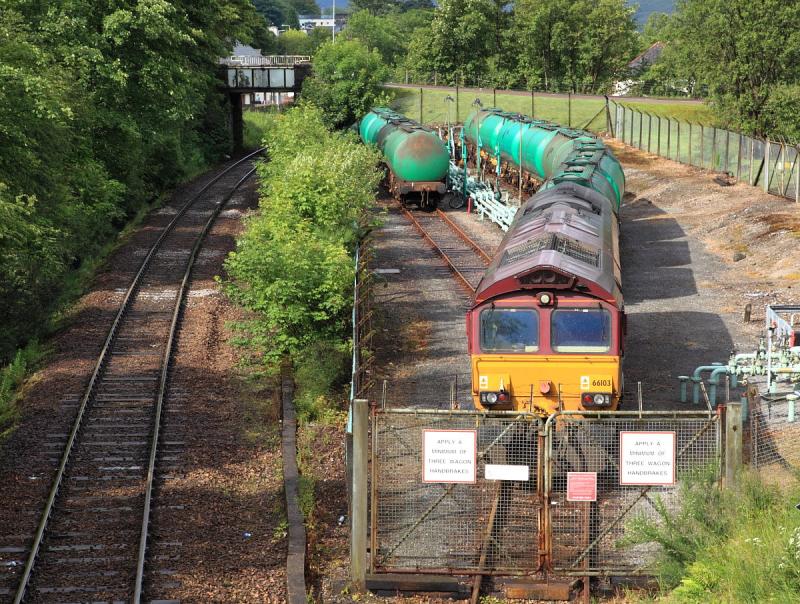 Photo of 66103 oil tanks at Fort William