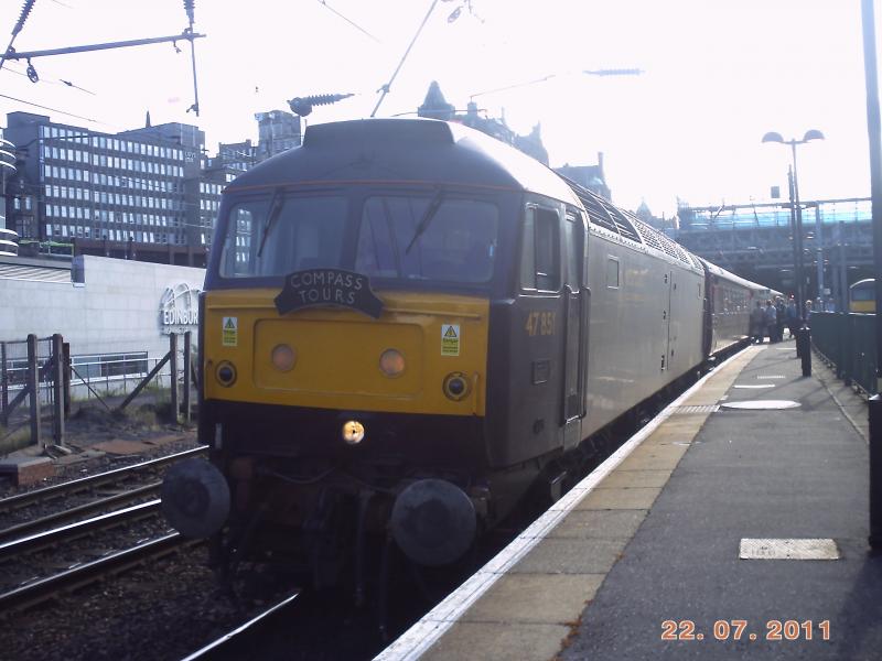 Photo of 47851 in Edinburgh