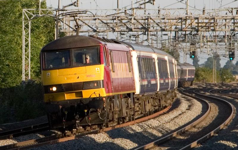 Photo of 90026 on 1M16 at Wolverton