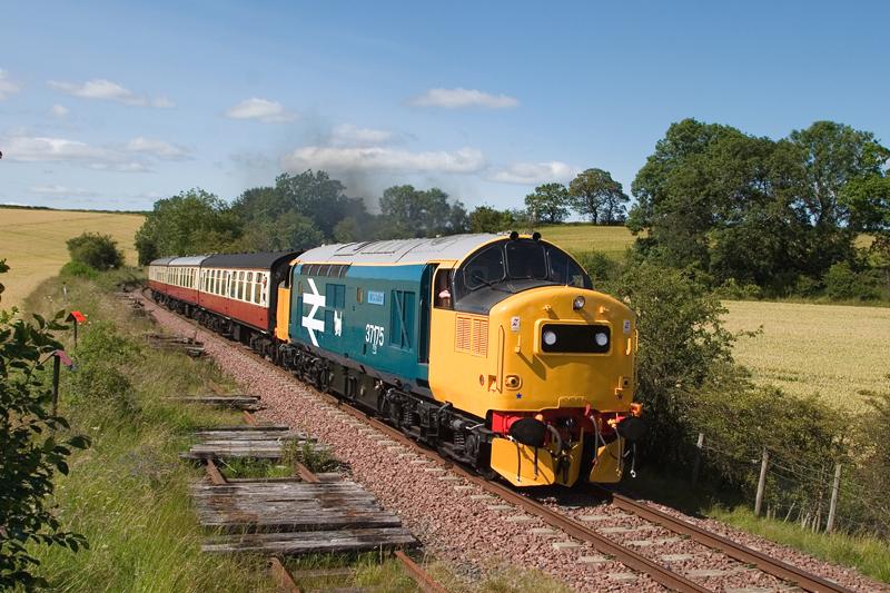 37175 near High Bridge: 37175 applies a final burst of power on the approach to Birkhill with the 15:35 Bo'ness - Manuel Jn service, SaturdaY 23rd July 2011 Photo of 37175 near High Bridge