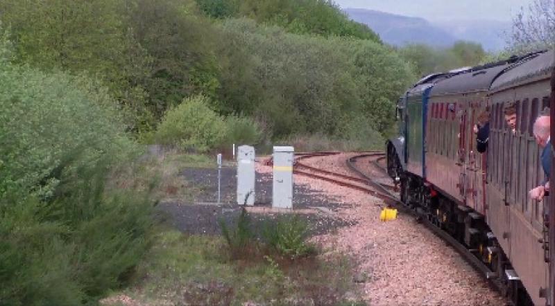 Photo of 60007 Sir Nigel Gresley approaches Alloa