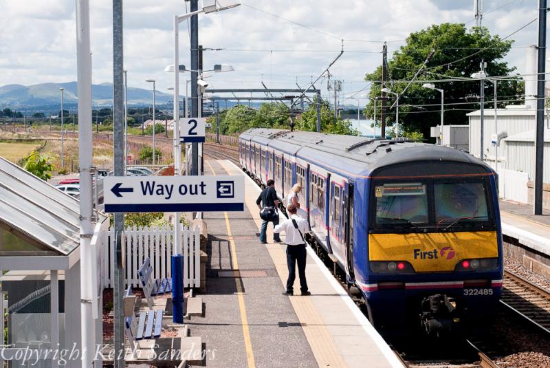 Photo of 322485 in Prestonpans station