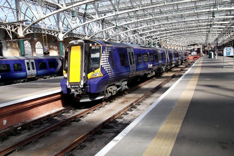 Photo of 380011 at Glasgow Central