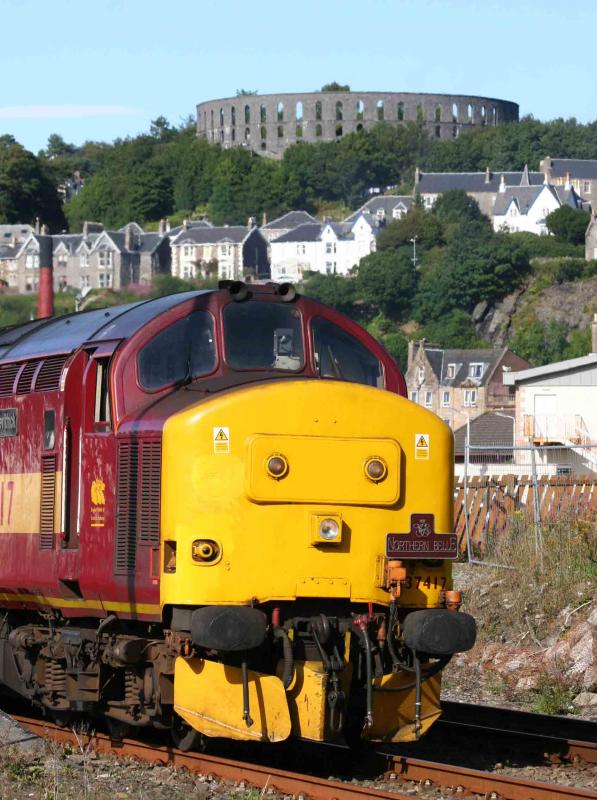 37417 at Oban: 37417+37406, wait at Oban with the ECS for the return to Edinburgh Photo of 37417 at Oban