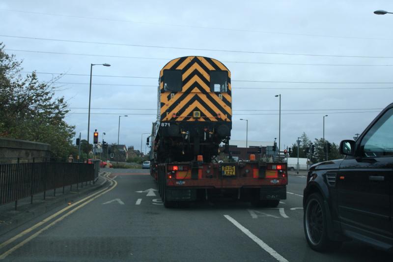 Photo of 08871 waiting at traffic lights